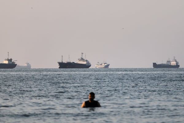 Iran stoppar fartyg vid Hormuzsundet