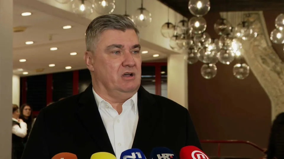 Milanović kritikovao Plenkovića što je u Parizu sedeo iza Vučića