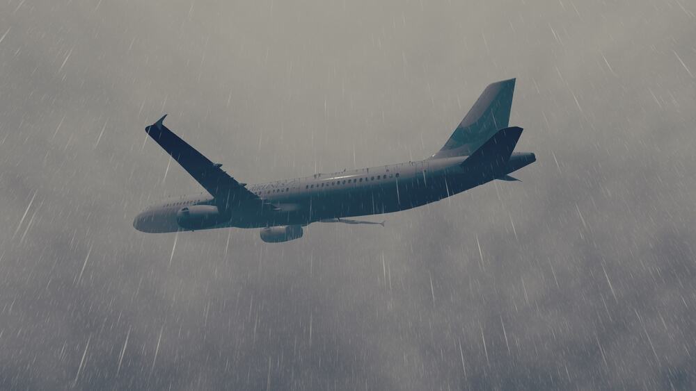 HAOS NA NEBU IZNAD ŠUMADIJE USLED NEVREMENA Avion nije mogao da sleti, građani opisali UŽASAVAJUĆE SCENE: "Munje sevale jedna za drugom, NIŠTA SE NIJE VIDELO"