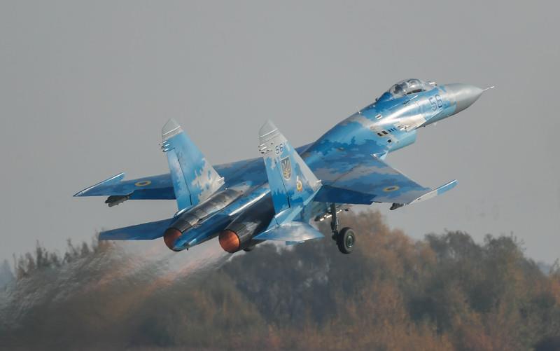 SRUŠIO SE UKRAJINSKI BOMBARDER SU-24: Pao pod nerazjašnjenim okolnostima, poginuli pilot i navigator! (VIDEO)