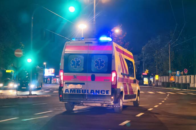 Teška saobraćajna nesreća u Pariskoj ulici: Oboren motociklista (32), hitno zbrinut na VMA