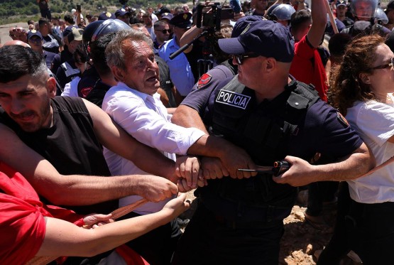 Sukobi na albanskoj obali: Protest zbog investicije zeta Donalda Trampa (FOTO)