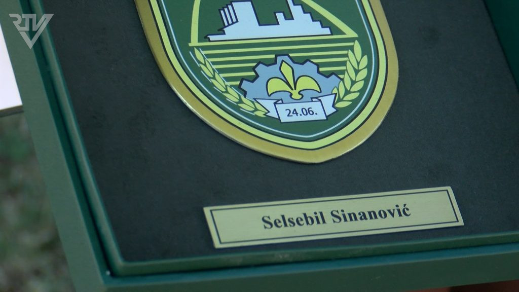 SELSEBIL SINANOVIĆ – DOBITNICA PLAKETE “MLADA I PERSPEKTIVNA SPORTISTKINJA OPĆINE VOGOŠĆA”