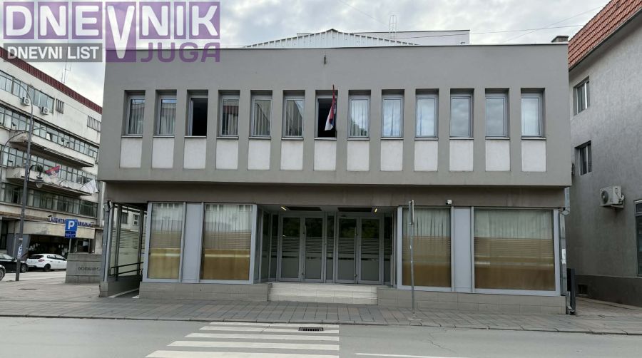 Godinu dana zatvora za Leskovčanku koja je napala policajca