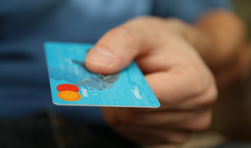 Visa in Mastercard v prekinitev poslovanja