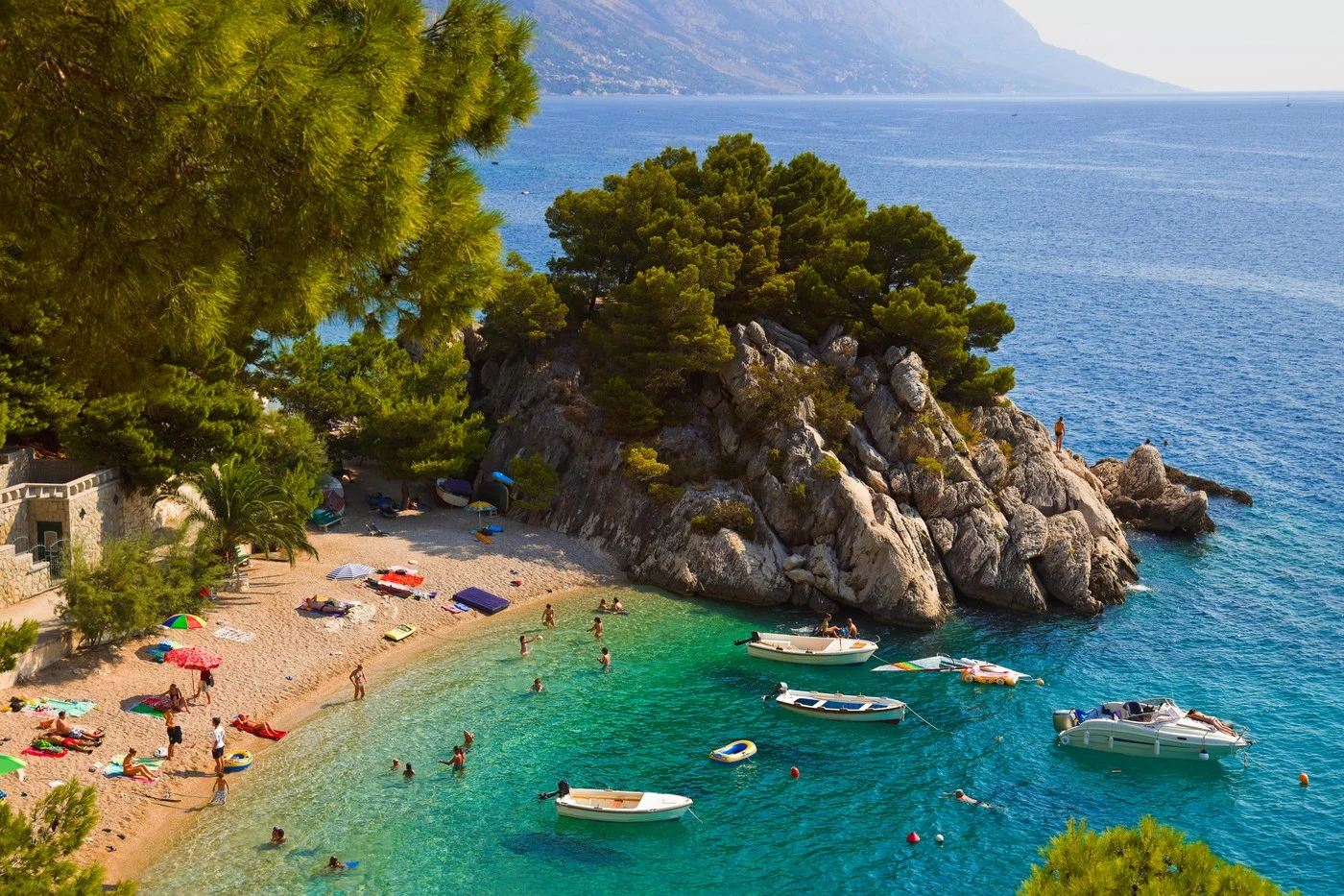 Srpska influenserka oduševljena hrvatskom plažom: “Lepša mi je i od Maldiva”, mada rekacije na mrežama su podeljene
