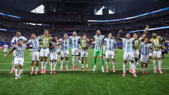 ‘La cuarta estrella’: Argentina's players embrace fans' new World Cup anthem