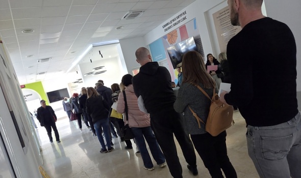 ČEKA SE I PO 8 SATI U DANU, TERMINA NEMA MESECIMA: Ispovesti Kragujevčana otkrivaju ozbiljnu sistemsku bolest našeg zdravstva