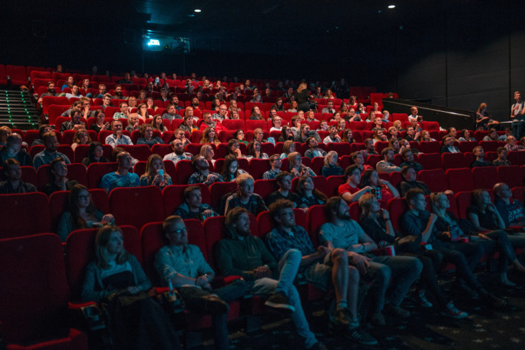 ŠTA SE DEŠAVA U BIOSKOPIMA U SRBIJI? Film "Odiseja" napravio totalni haos - GLEDAOCI BESNI ZBOG JEDNOG DETALJA!