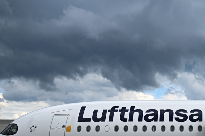 Several injured as Lufthansa plane collapses at gate in Frankfurt
