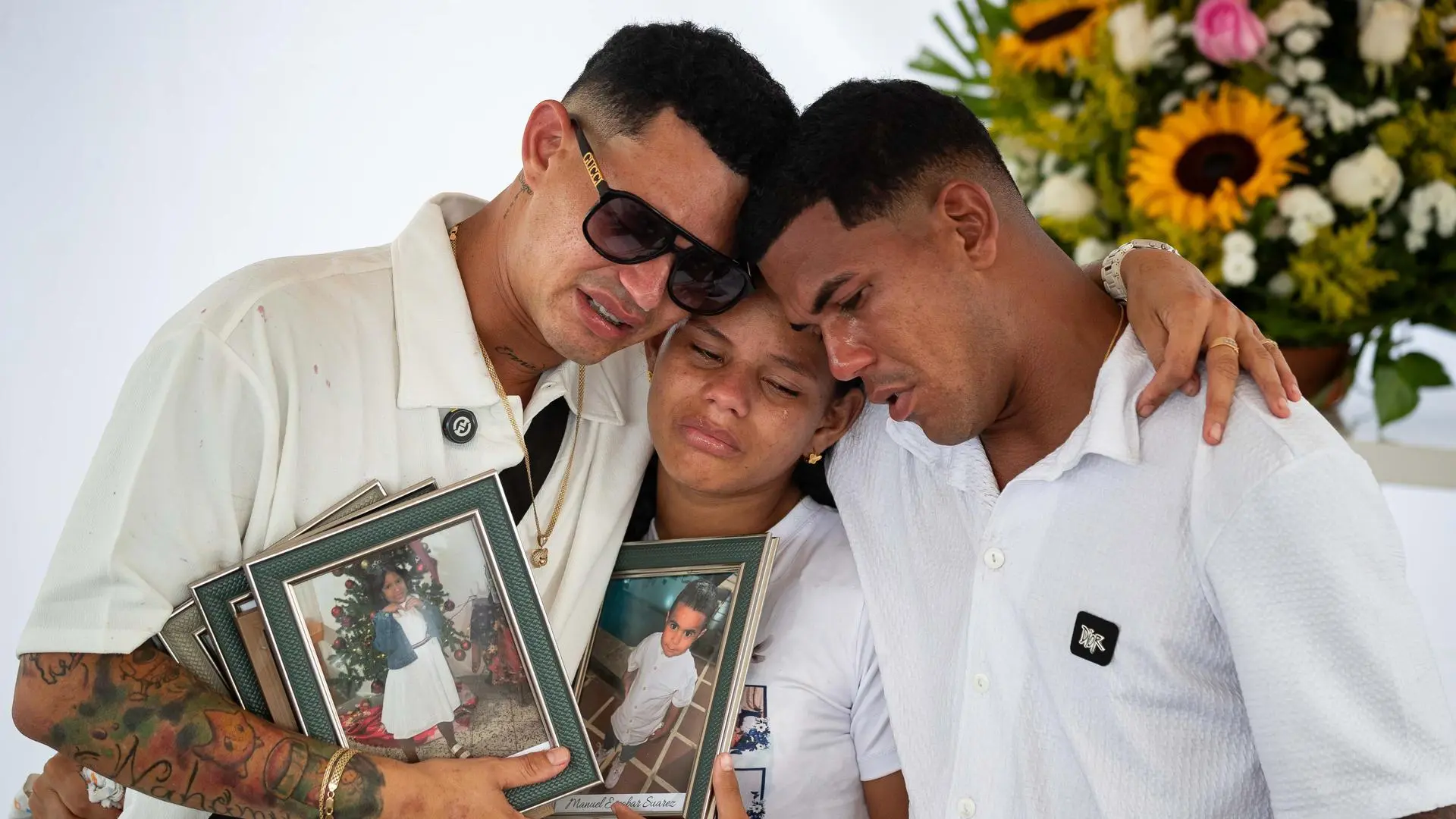  "No es nada fácil": un venezolano despide a su madre, su esposa, dos hijas y su sobrino 
