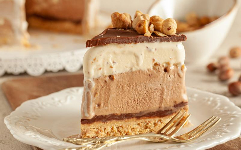 Brzo i bez pečenja: Fantastična Nutela sladoled torta